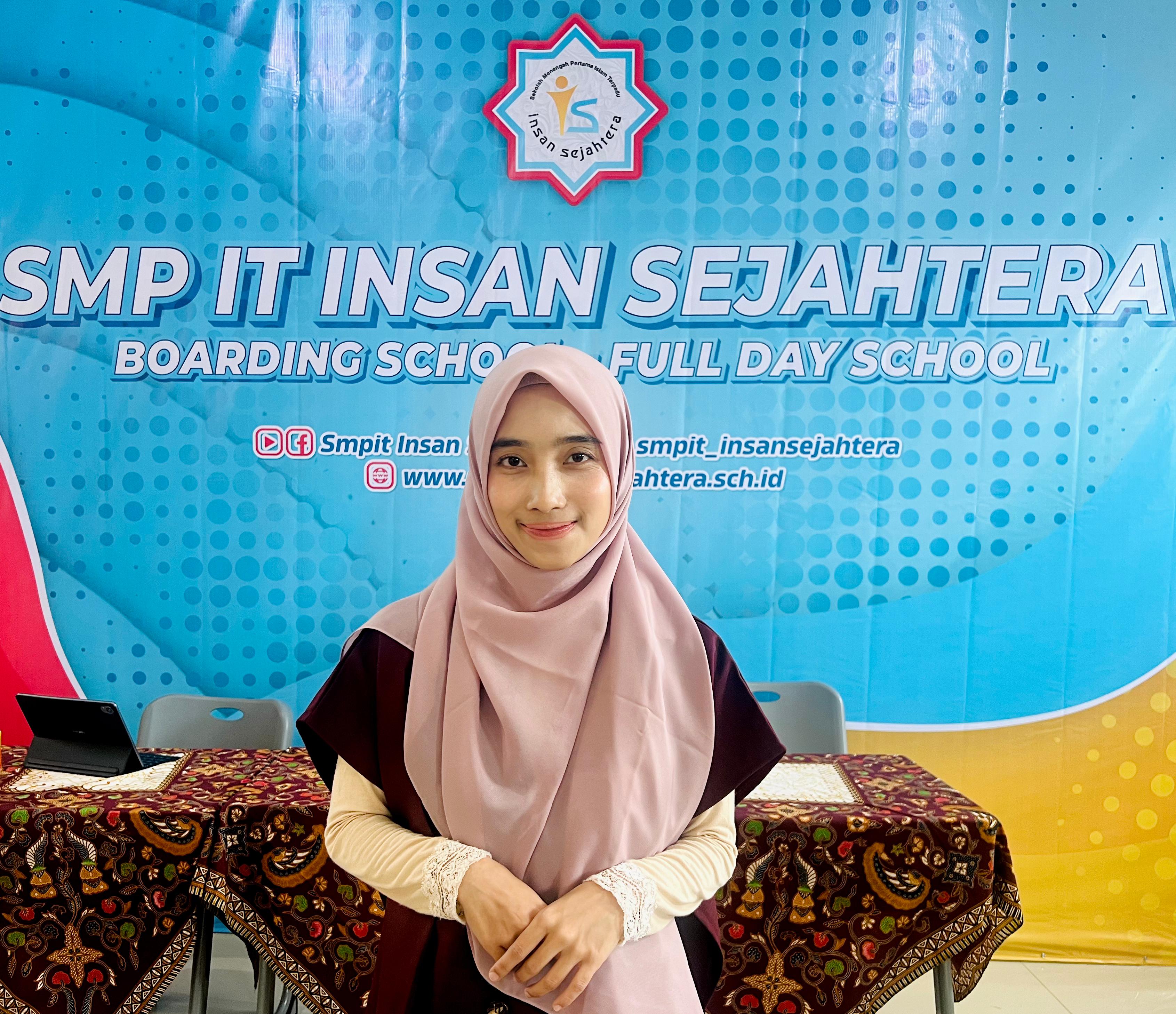 Foto Khodijah Mustaqimah, Kepala Sekolah